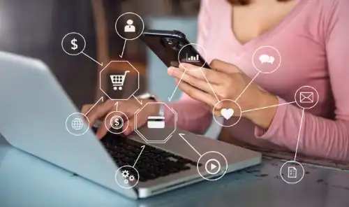 E-commerce 3 consumidora fazendo compras pela internet atraves de uma loja virtual